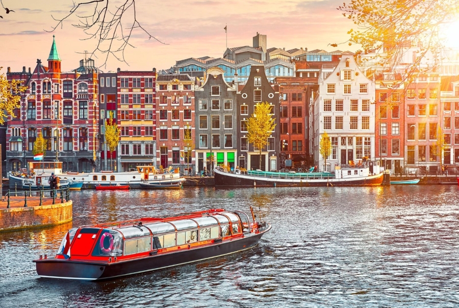 Thời tiết mùa thu khá mát mẻ với nhiệt độ từ 10 đến 18 độ