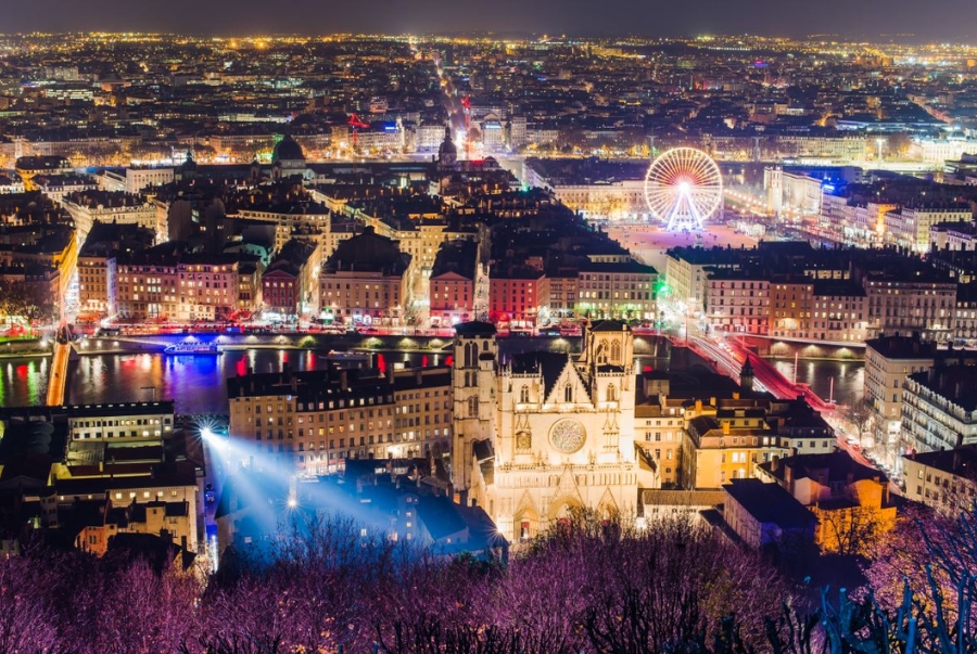 Điểm nhấn của thành phố Lyon chính là lễ hội ánh sáng rực rỡ vào tháng 12