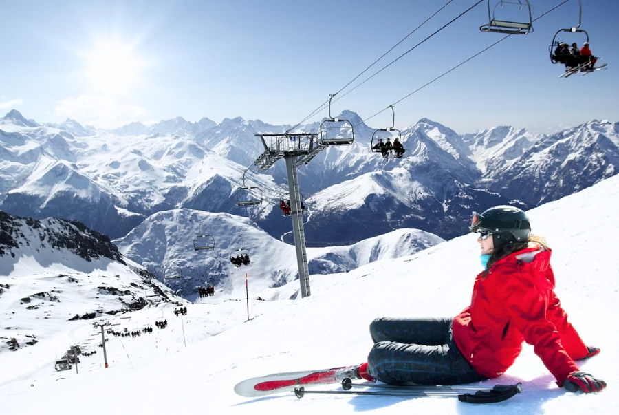 Trượt tuyết tại dãy Alps là hoạt động không thể thiếu khi đến nước Pháp vào mùa giá rét