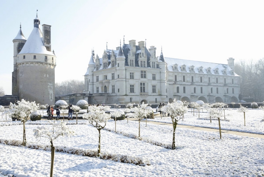 Khu vực miền Trung tuyết rơi ít hơn và chỉ xuất hiện lác đác vào tháng 1 và tháng 2