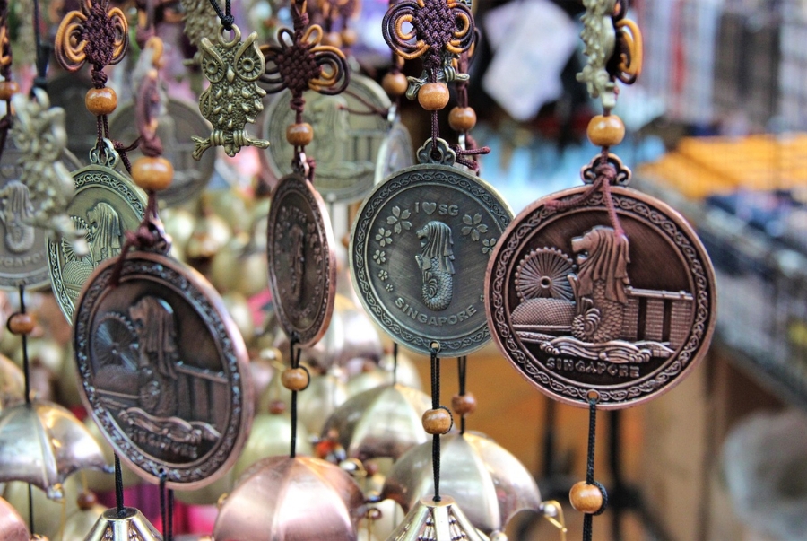 Những món quà lưu niệm linh vật sư tử luôn được du khách săn đón để mua về làm quà khi du lịch Singapore