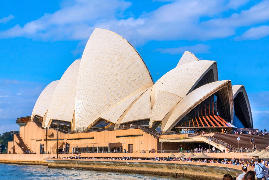 Nhà hát Opera Sydney là một biểu tượng nổi tiếng nhất của nước Úc
