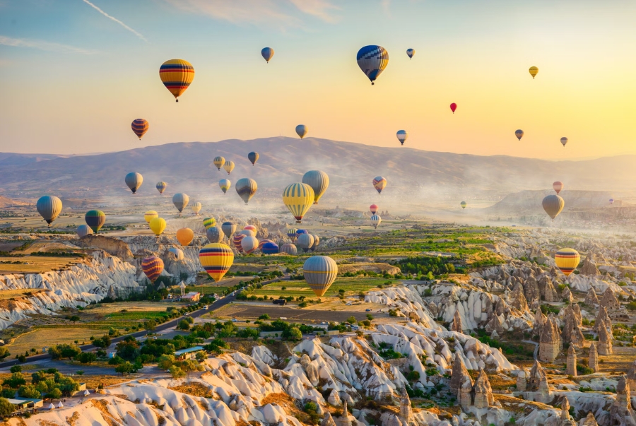 Cappadocia nổi tiếng với những thung lũng đá được hình thành từ hàng triệu năm trước