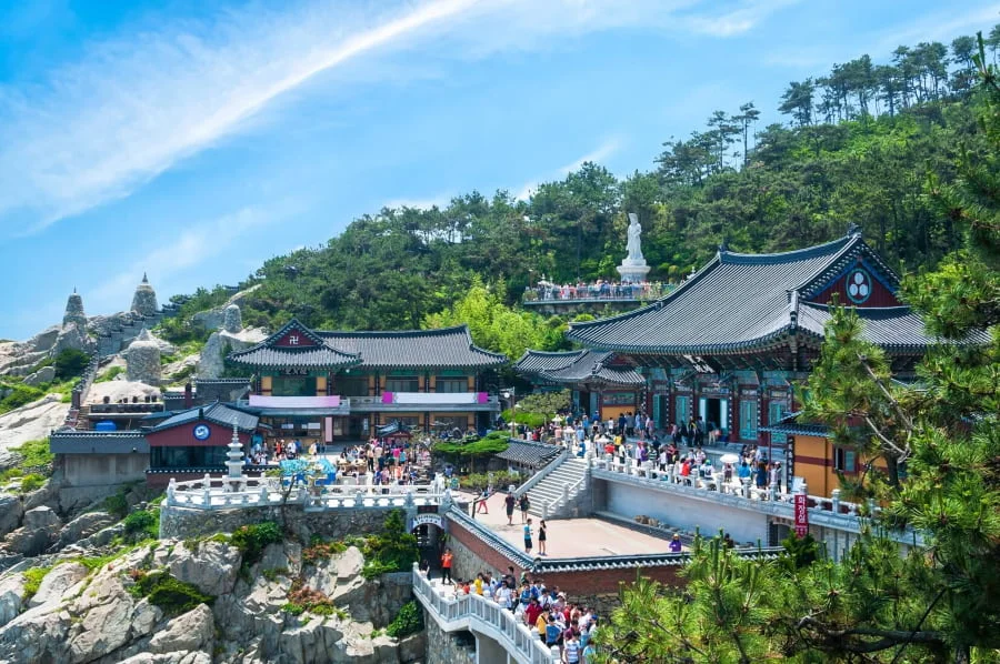 Đền Haedong Yonggungsa, vừa mang giá trị tâm linh, vừa mang đến khung cảnh thiên nhiên hùng vĩ