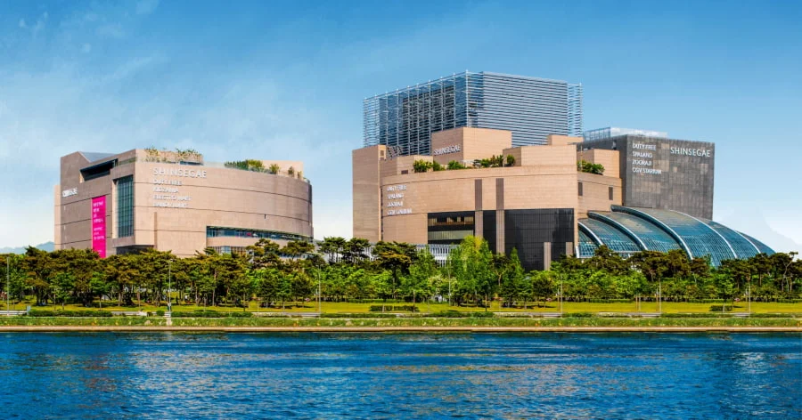 Nếu bạn muốn tìm kiếm một nơi mua sắm trong những ngày hè ở Busan, thì Shinsegae Centum City chắc hẳn sẽ là một điểm đến không thể bỏ qua
