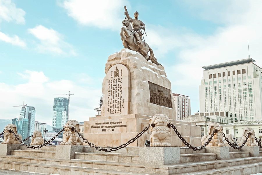 Quảng trường Sükhbaatar là biểu tượng tự hào giữa lòng thủ đô Ulaanbaatar