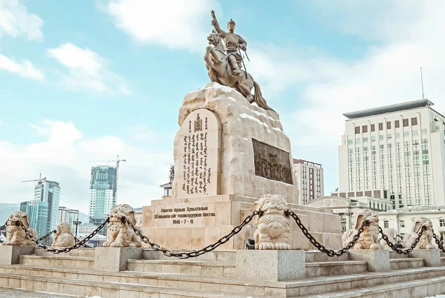 Quảng trường Sükhbaatar là biểu tượng tự hào giữa lòng thủ đô Ulaanbaatar