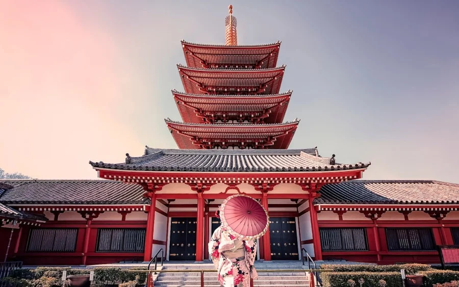 Du lịch Tokyo còn là hành trình để bạn tìm về những nơi mang đậm dấu ấn lịch sử và tôn giáo khác