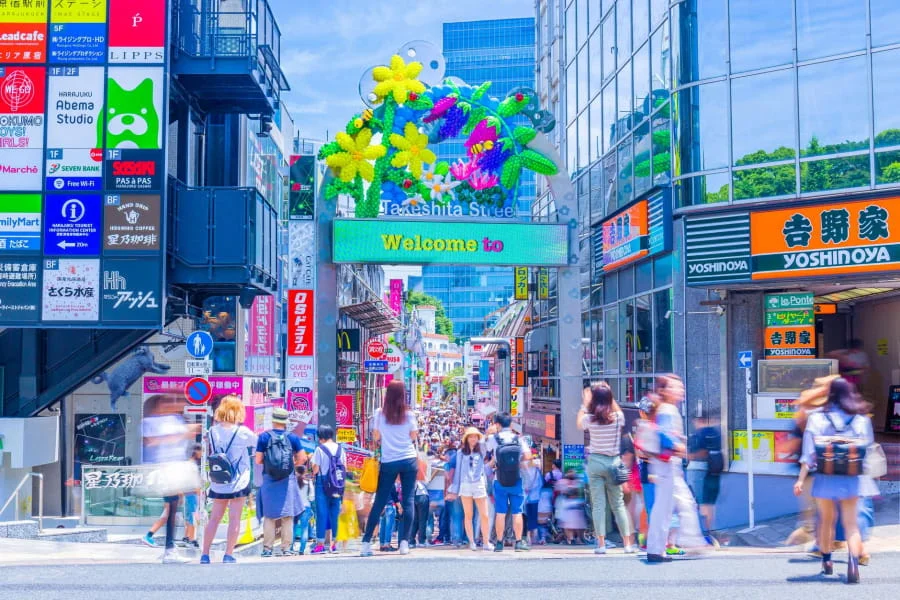 Harajuku, đặc biệt là con phố Takeshita, được xem là ‘thánh địa’ của thời trang đường phố Nhật Bản
