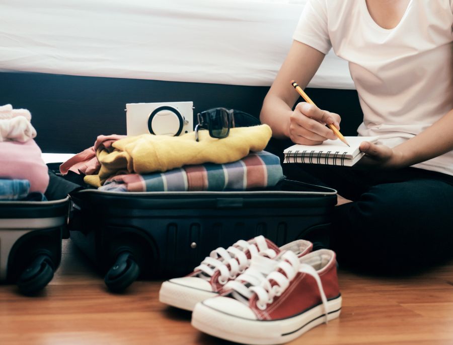Việc check list các vật dụng mang theo sẽ giúp bạn không bị bỏ sót các vật dụng cần thiết