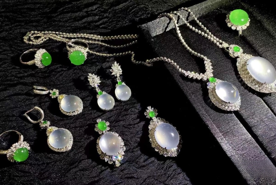 Ngọc bích biểu tượng cho sự thanh khiết và phú quý cùng với những kiểu dáng đa dạng rất thích hợp để làm quà cho người thân dịp đầu năm