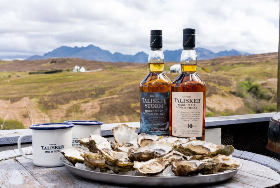 Whisky là món quà sang trọng thường được biếu cho người lớn tuổi hoặc đối tác