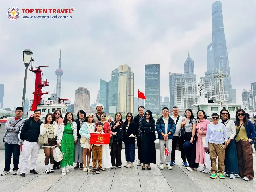 Đoàn Khách Top Ten Travel checkin tại Thượng Hải hoa lệ