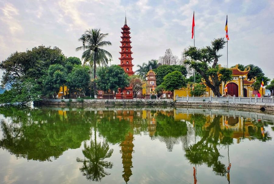 Chùa Trấn Quốc bên hồ Tây - Một trong những ngôi chùa có kiến trúc và vị trí đẹp nhất tại Thủ Đô