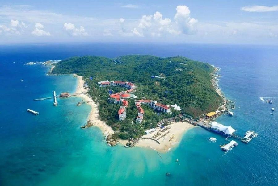 Thành phố biển Tam Á là viên ngọc du lịch nổi tiếng của đảo Hải Nam