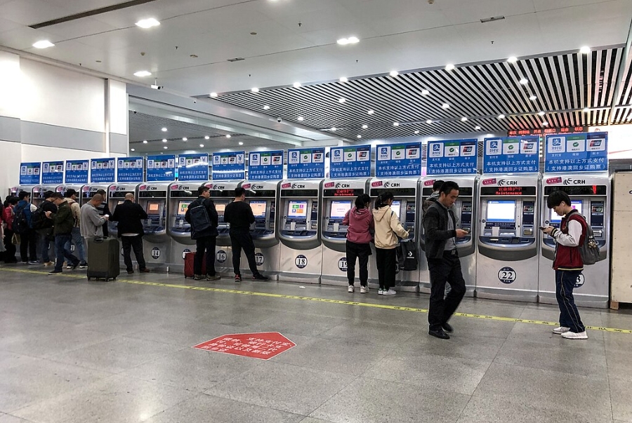 Nếu bạn không di chuyển nhiều thì có thể mua trực tiếp tại máy bán vé tự động