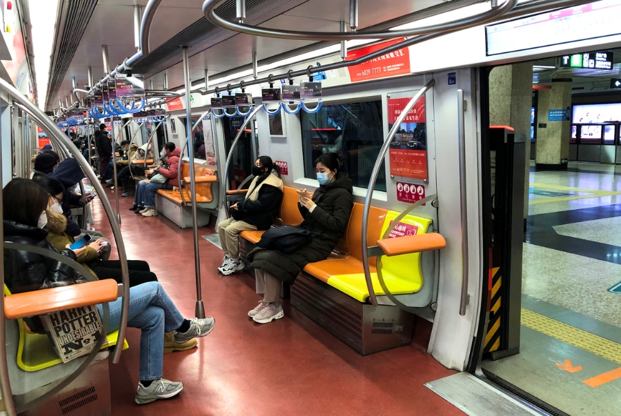 Nếu muốn tránh tình trạng đông đúc du khách không nên đi vào lúc sáng sớm và chiều tối