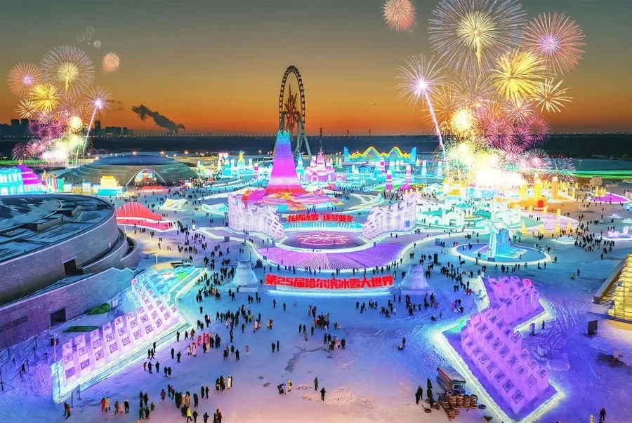 Lễ hội băng tuyết quốc tế diễn ra từ tháng 12 đến tháng 2 hằng năm