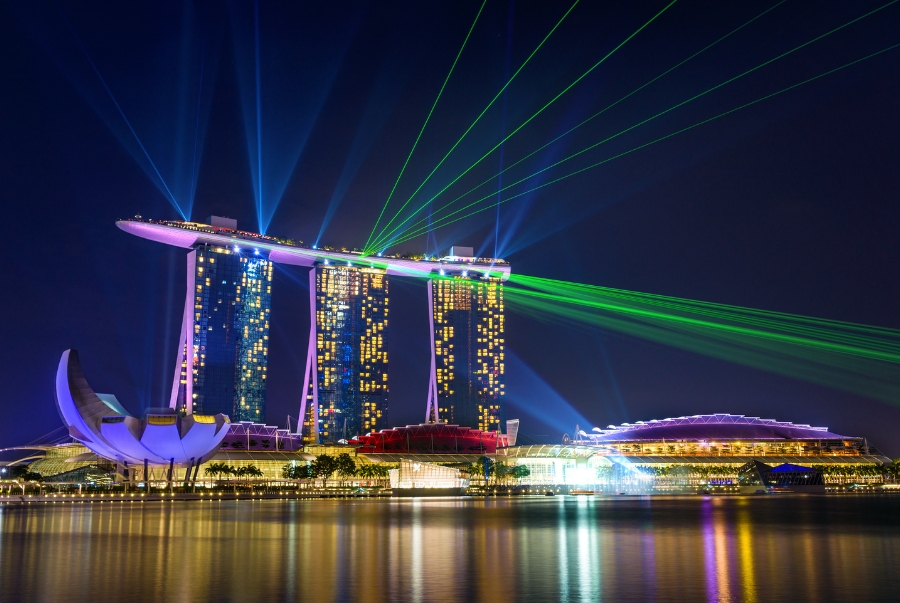 Hình ảnh Marina Bay Sands lung linh dưới những ánh đèn led vào ban đêm