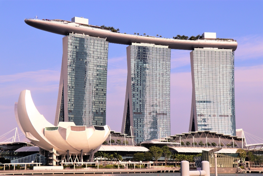 Marina Bay Sands nổi bật với con thuyền khổng lồ ở độ cao hơn 200 mét