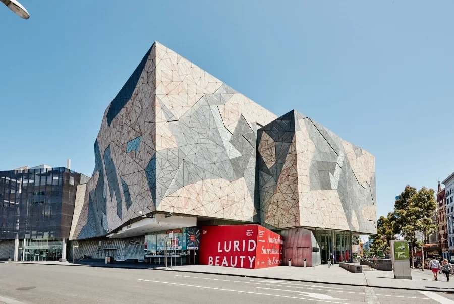 NGV là bảo tàng nghệ thuật công cộng lâu đời nhất nước Úc ngay trung tâm Melbourne