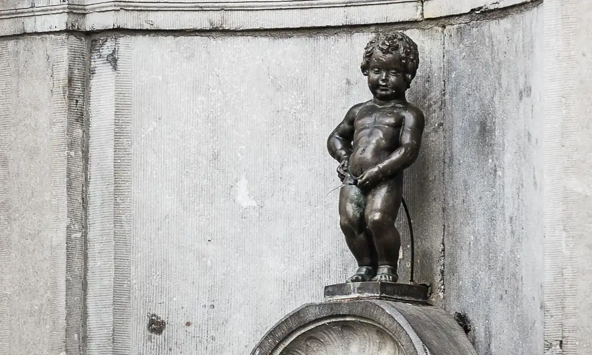 Manneken Pis là một trong những biểu tượng nổi tiếng nhất của Brussels