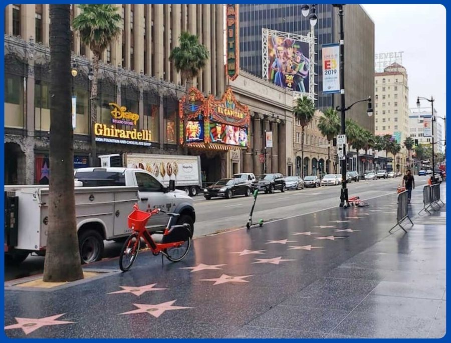 Đại Lộ Danh Vọng là địa điểm thu hút khách du lịch hàng đầu của Los Angeles