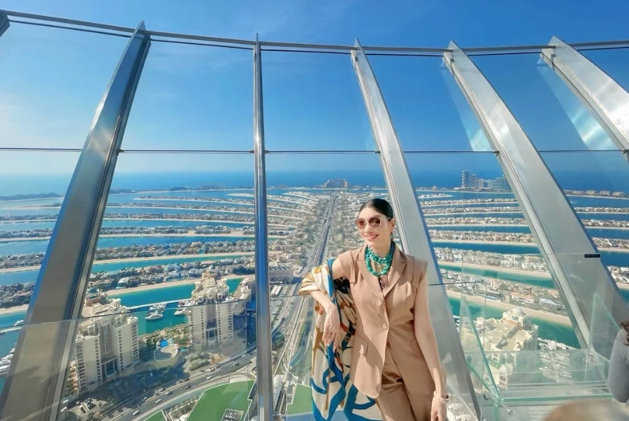 Du khách có thể chiêm ngưỡng toàn cảnh Palm Jumeirah từ The View at The Palm