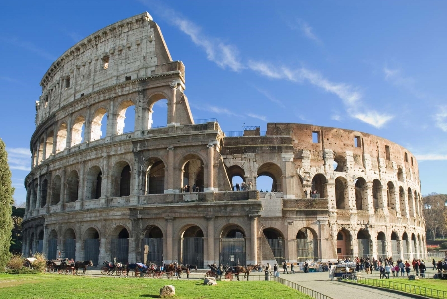 Đấu trường La Mã luôn là điểm đến không thể trong mọi chuyến du lịch đến Rome