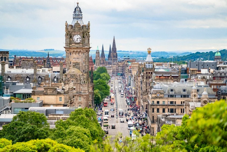 Edinburgh vẫn giữ nguyên vẹn linh hồn Trung Cổ giữa nhịp sống hiện đại