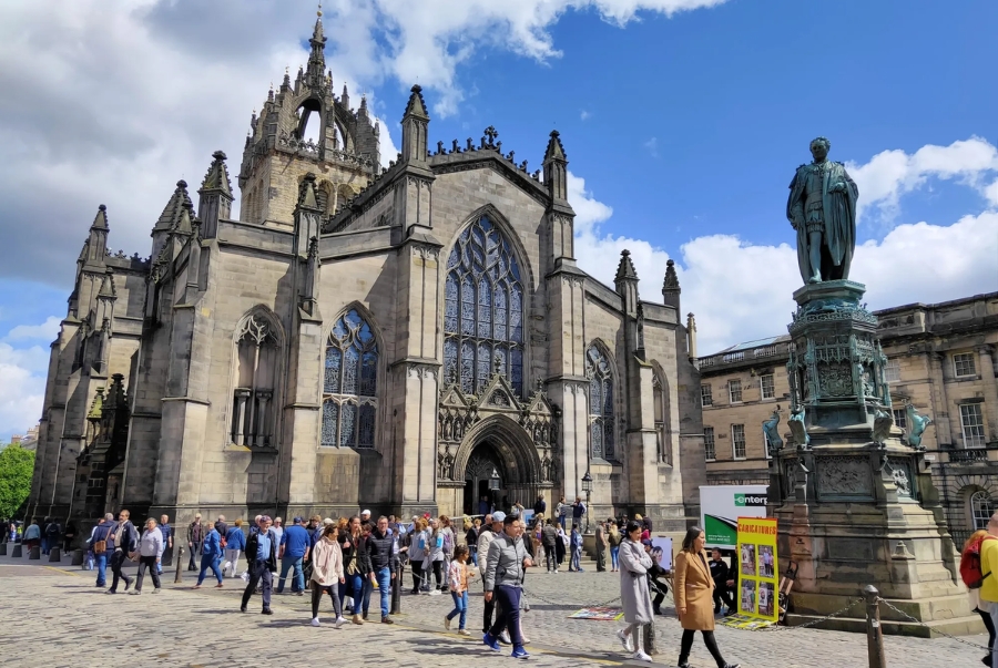 St Giles’ Cathedral mang phong cách kiến trúc Gothic