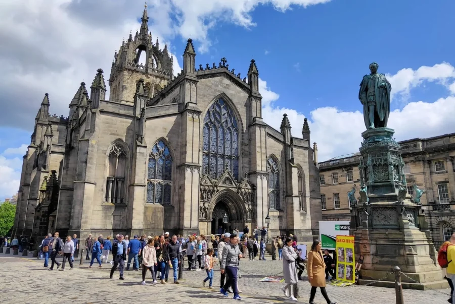 St Giles’ Cathedral mang phong cách kiến trúc Gothic