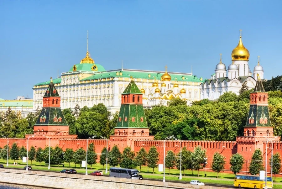 Điện Kremlin toạ lạc ngay trung tâm thủ đô Moscow bên bờ sông Moskva