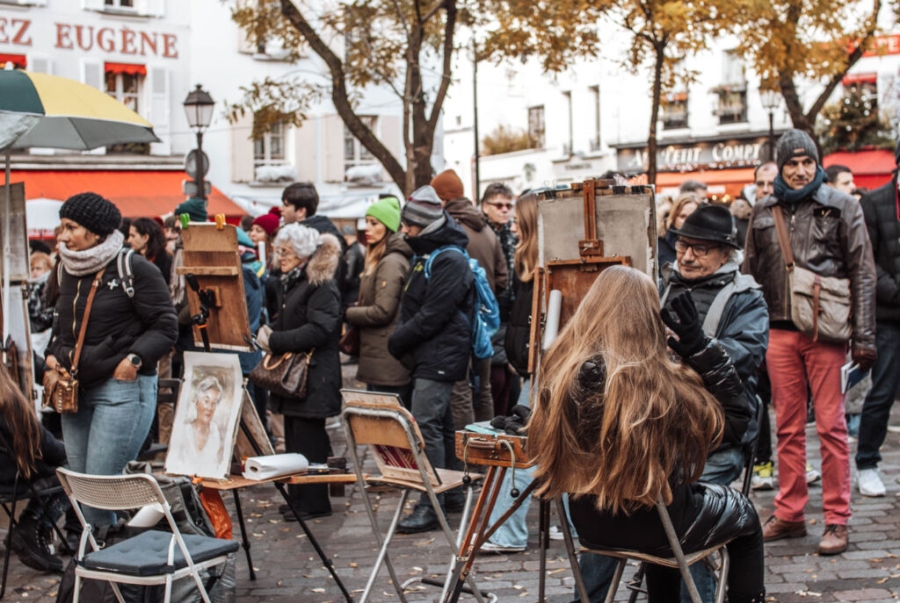 Quảng trường Place du Tertre là nơi hội ngộ của nhiều hoạ sĩ từ khắp nơi