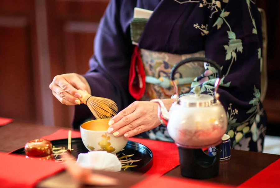 Trà đạo được hình thành và phát triển mạnh mẽ từ thời Muromachi gắn liền với tầng lớp samurai và giới quý tộc