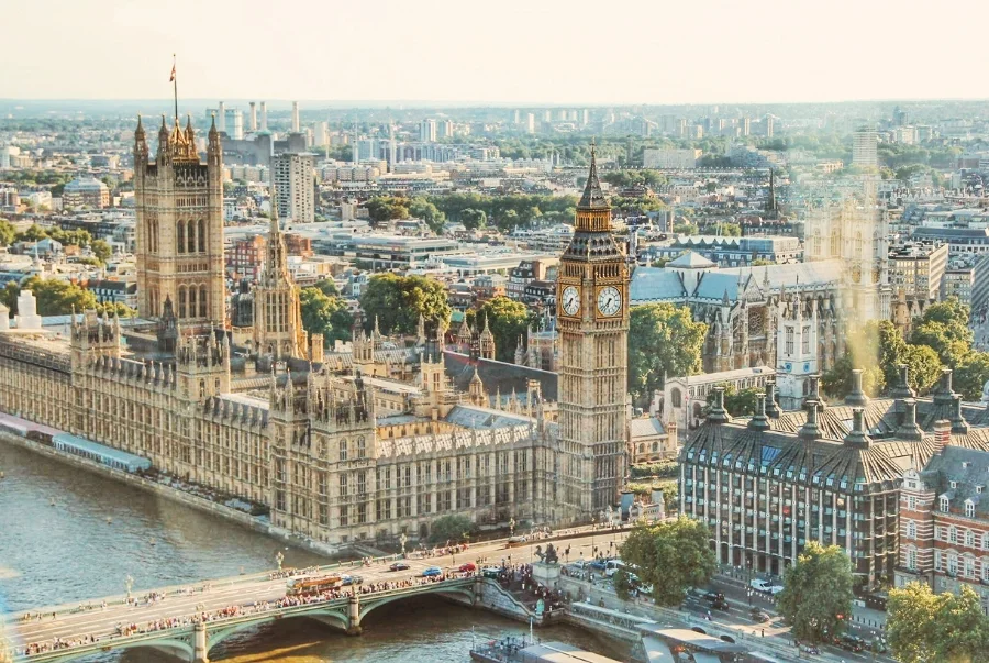 London là thủ đô nước Anh sở hữu vẻ đẹp cổ kính cùng nhịp sống hiện đại