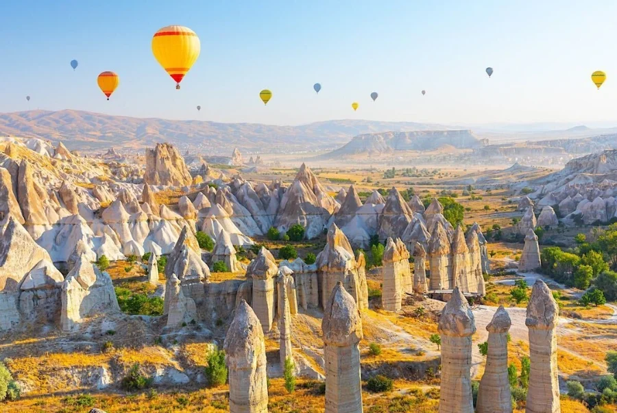 Love Valley sở hữu các cột đá cao từ 10 đến 30 mét