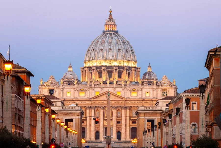 Quảng trường St Peter có không gian hướng thẳng vào Nhà thờ Thánh Peter