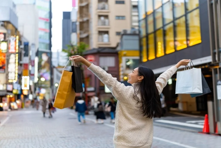 Shibuya Scramble Square sở hữu các thương hiệu thời trang hiện đại và khu mua sắm cao tầng