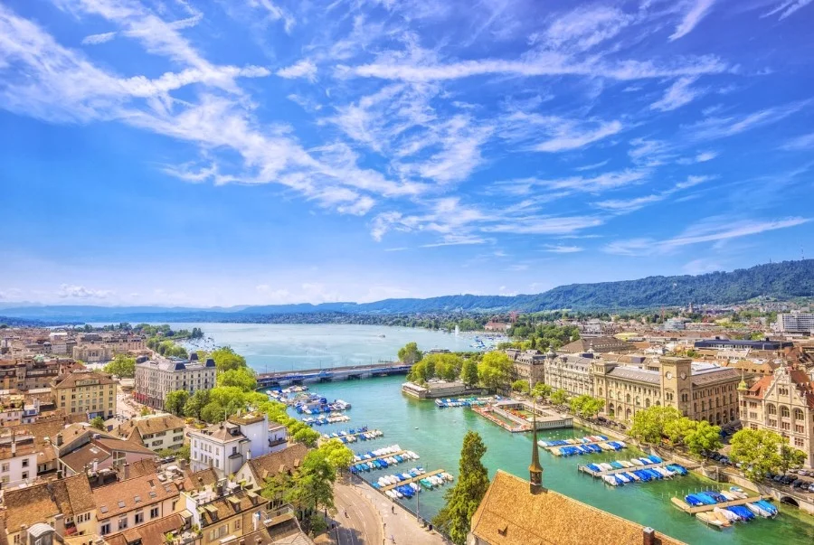 Hồ Zurich trong xanh điểm dừng chân thư giãn lý tưởng khi du lịch Thuỵ Sĩ