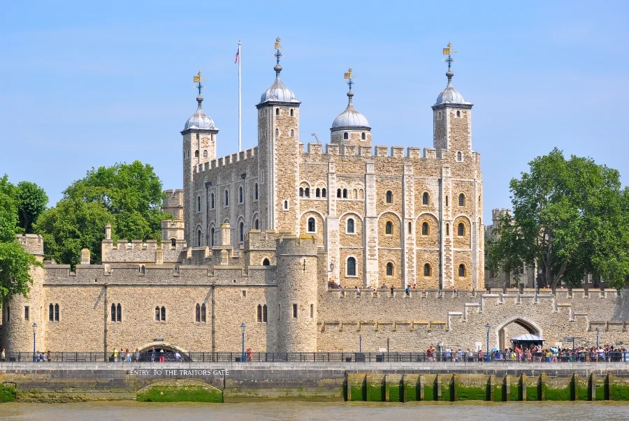 Tháp London là nơi gắn liền với lịch sử hoàng gia của nước Anh