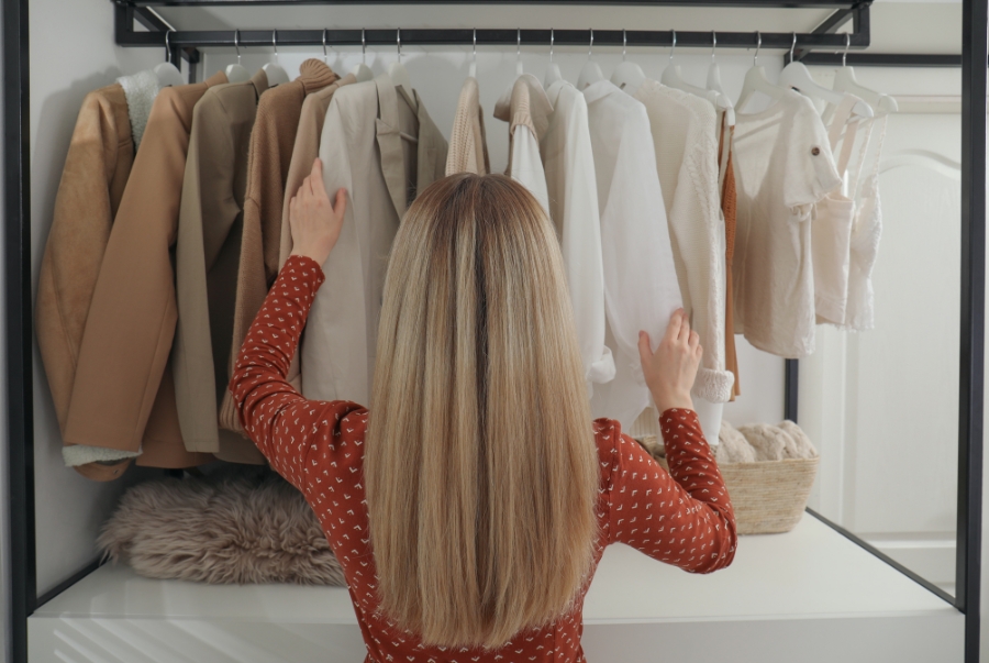 Du khách nên chuẩn bị outfit mùa thu với áo khoác nhẹ và gam màu trung tính cho chuyến đi New York