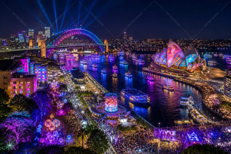 Khung cảnh lễ hội ánh sáng Vivid Sydney bên Nhà hát Opera
