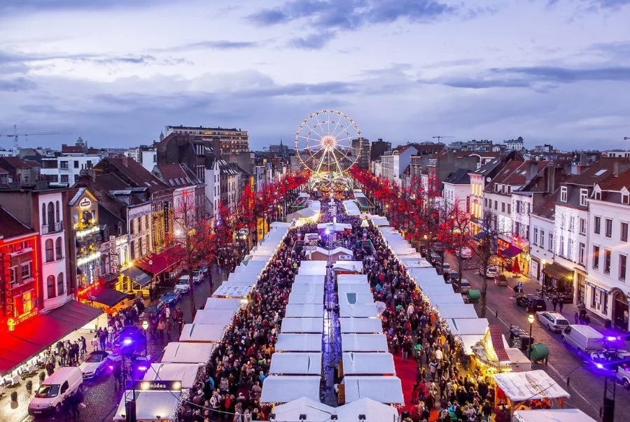 Thủ đô Brussels của Bỉ trở nên lung linh và rực rỡ sắc màu vào mỗi mùa giáng sinh