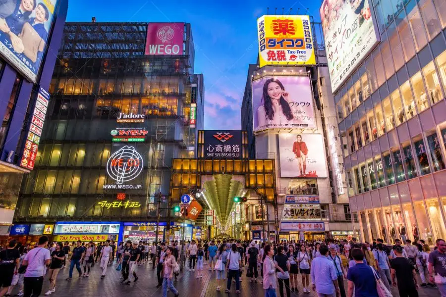 Khung cảnh nhộn nhịp tại khu phố mua sắm Shinsaibashi