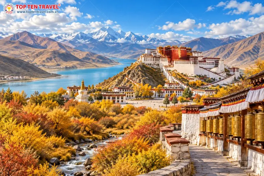Mùa thu Tây Tạng gây ấn tượng với vẻ đẹp hài hòa giữa núi tuyết hùng vĩ, hồ nước trong xanh và sắc lá vàng