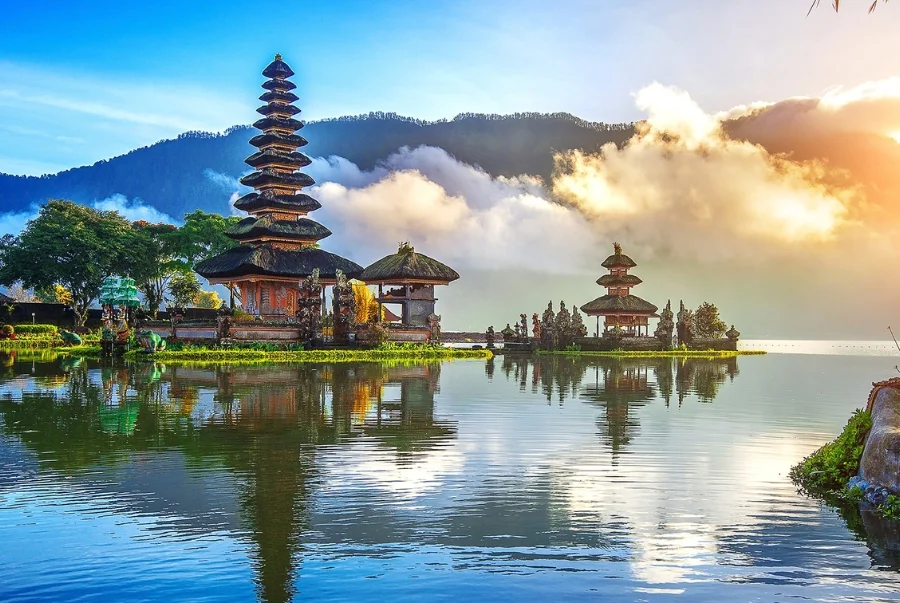 Bali sở hữu đa dạng từ núi lửa hùng vĩ, rừng rậm xanh mát đến các bãi biển trải dài