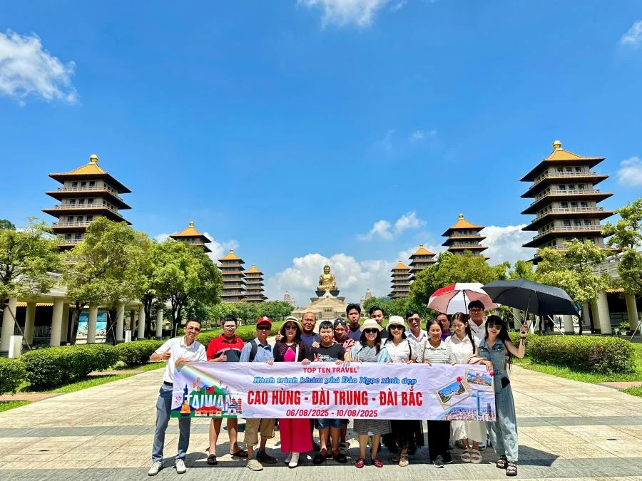 Chùa Phật Quang Sơn là điểm hẹn vào mọi dịp Tết của du khách nhằm cầu may mắn và bình an cho năm mới