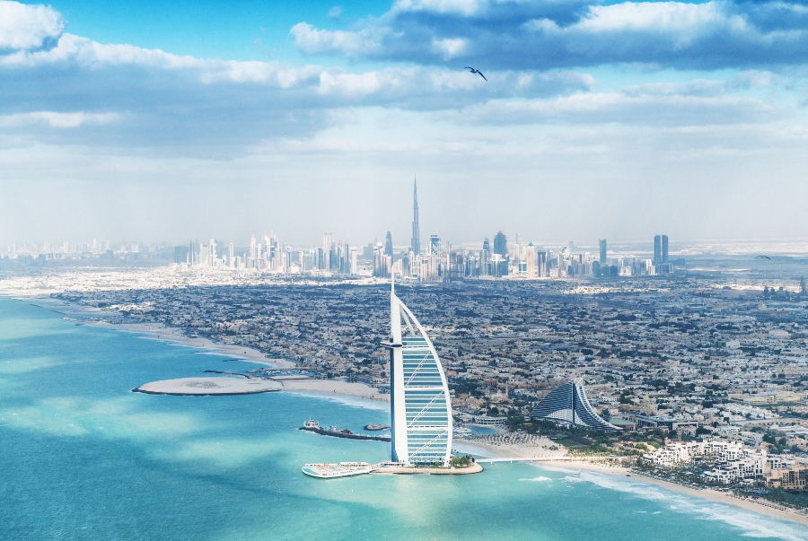 Dubai nổi tiếng với sự xa hoa và hiện đại cùng những tòa nhà vươn cao giữa sa mạc
