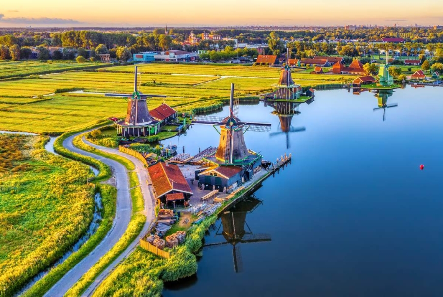 Zaanse Schans là một quần thể làng cổ nằm ven sông Zaan